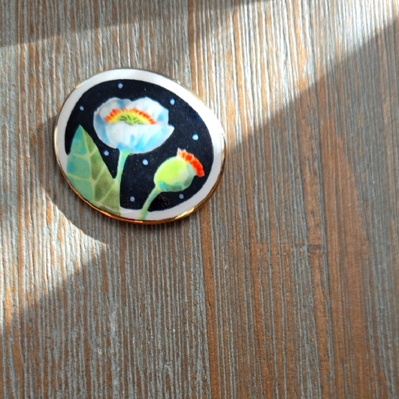 n/a Jewelry - Vibrant Floral Brooch with Gold Trim